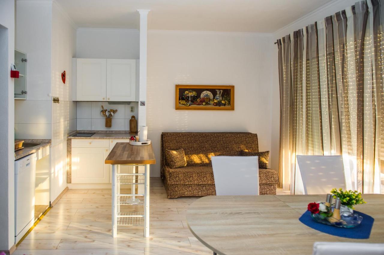 Apartments Nino Podstrana Exterior photo