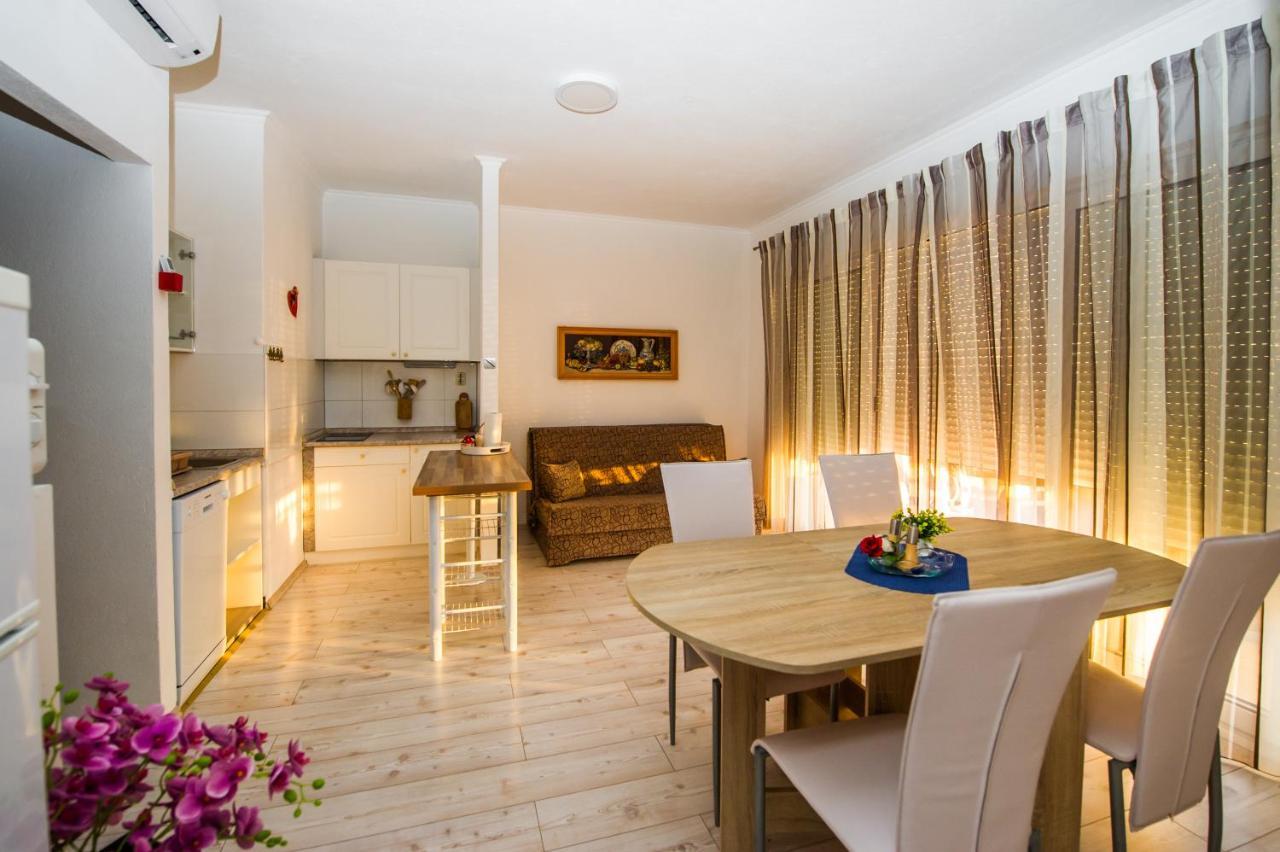 Apartments Nino Podstrana Exterior photo