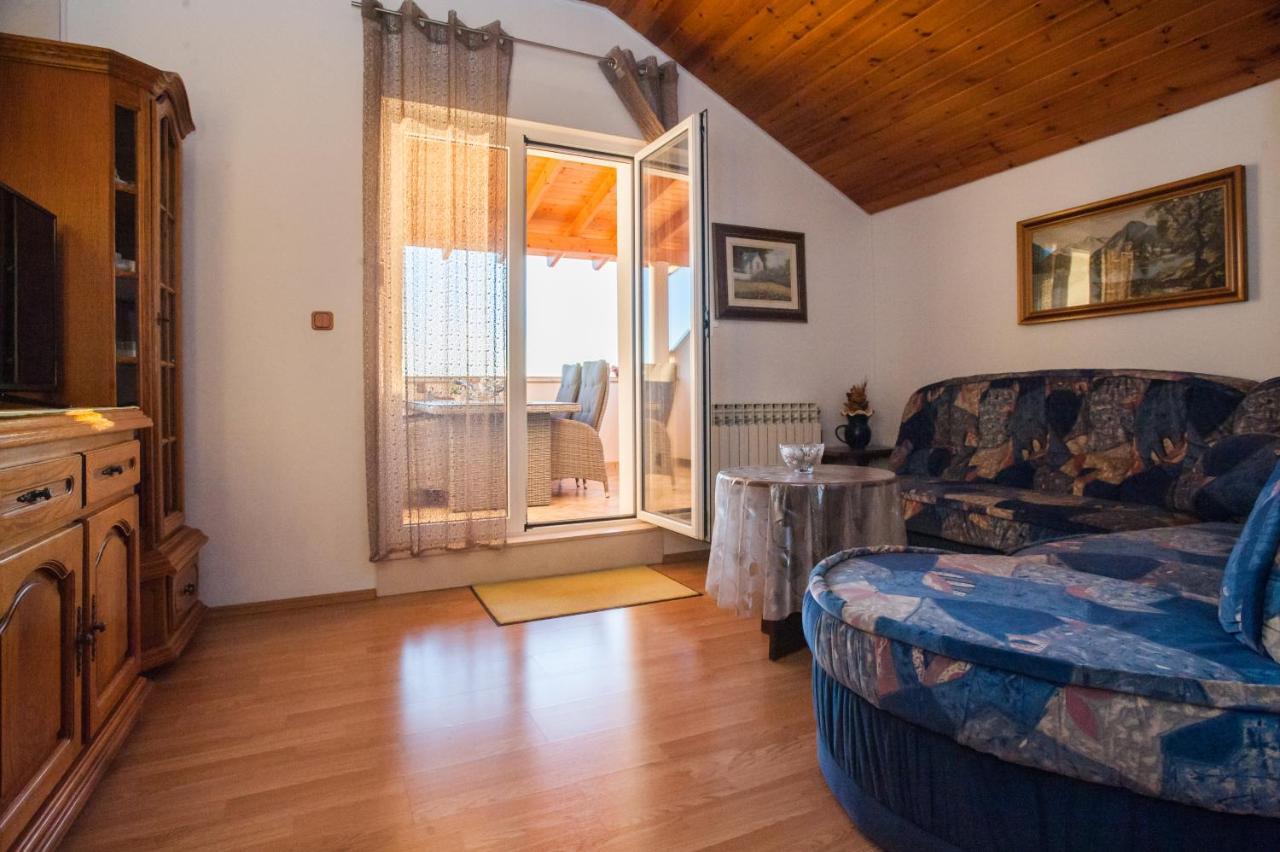 Apartments Nino Podstrana Exterior photo