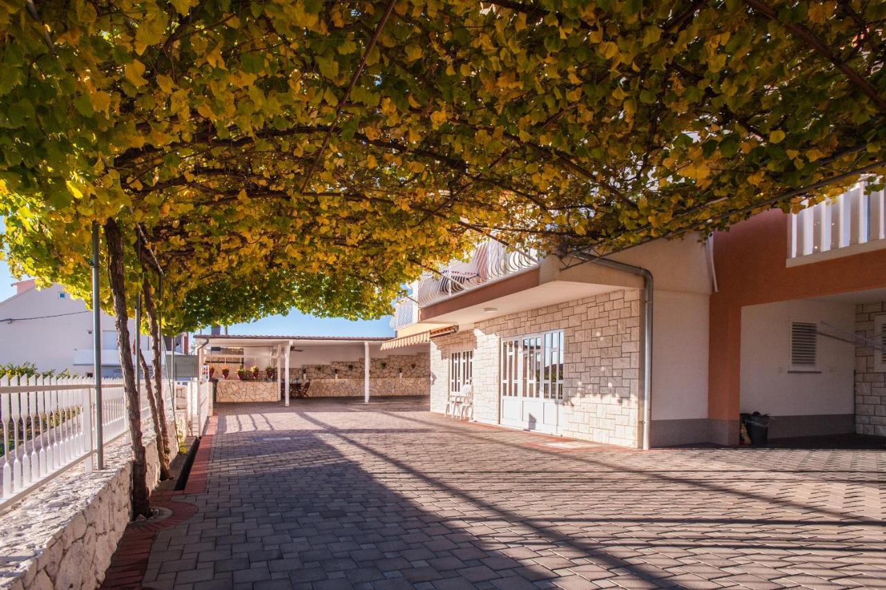 Apartments Nino Podstrana Exterior photo